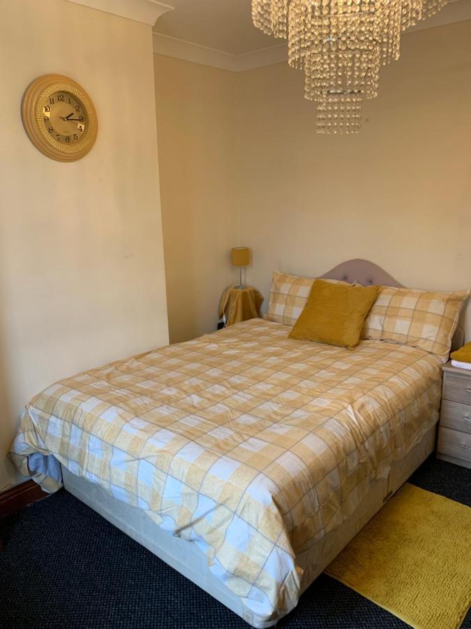 Busy Bee - - Self Service Leigh (Greater Manchester)